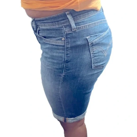 Levi’s shorts - Picture 4 of 7